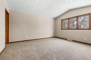 11738 Southgate Rd, Roscoe, IL 61073 - Photo 8