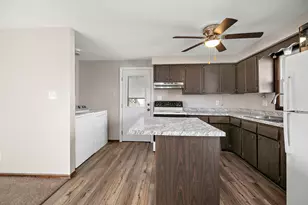 1227 Peacock Ln, Bradley, IL 60915 - Photo 8