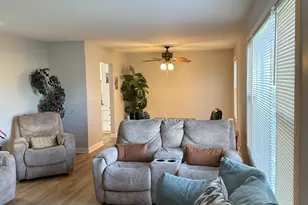 700 Cumberland St, Hoffman Estates, IL 60194 - Photo 4