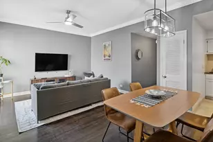 921 N La Salle Dr, Chicago, IL 60610 - Photo 6