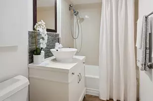 921 N La Salle Dr, Chicago, IL 60610 - Photo 8