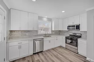 2208 Sprucewood Ln, Lindenhurst, IL 60046 - Photo 4