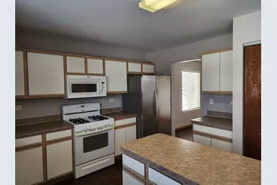 2269 Jason Drive, Montgomery, IL 60538 - Photo 6