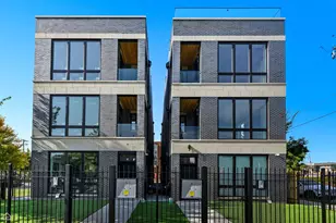 3902 S Lake Park Ave, Chicago, IL 60653 - Photo 1