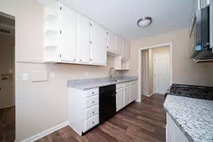 1424 Comanche Dr, Rockford, IL 61107 - Photo 6