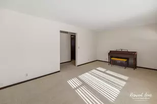 160 E Pendexter Ave, Watseka, IL 60970 - Photo 6