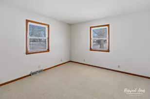 160 E Pendexter Ave, Watseka, IL 60970 - Photo 12