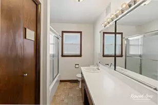 160 E Pendexter Ave, Watseka, IL 60970 - Photo 14