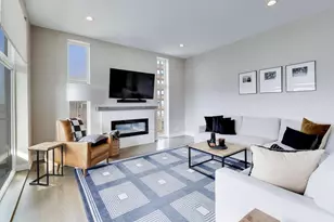 1121 N Western Ave, Chicago, IL 60622 - Photo 2