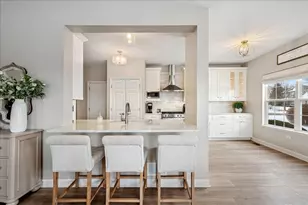 2646 Cobblestone Dr, Crystal Lake, IL 60012 - Photo 2