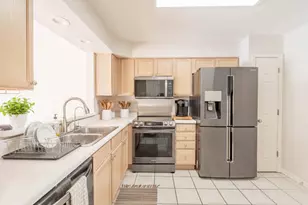 369 Lakeview Cir, Bolingbrook, IL 60440 - Photo 4