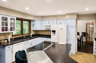 2734 Alyssa Dr, Naperville, IL 60565 - Photo 4