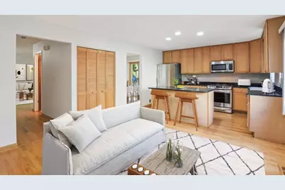 210 E Lakeside Drive, Vernon Hills, IL 60061 - Photo 6