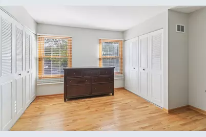 210 E Lakeside Drive, Vernon Hills, IL 60061 - Photo 12