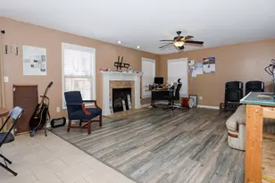 1517 Kell Ave, Bloomington, IL 61705 - Photo 4