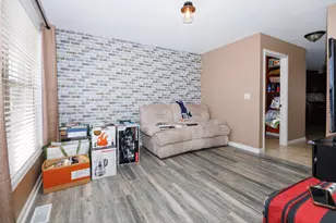 1517 Kell Ave, Bloomington, IL 61705 - Photo 12