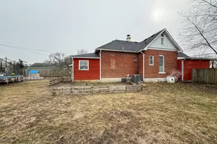 112 S H St, Tilton, IL 61833 - Photo 6