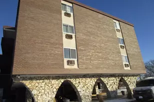 1301 S Finley Rd, Lombard, IL 60148 - Photo 2