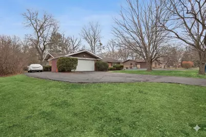 207 Town Acres Lane, Roselle, IL 60172 - Photo 2