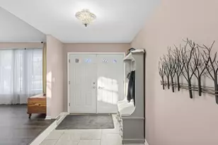 2207 E Michael Manor Ln, Arlington Heights, IL 60004 - Photo 2