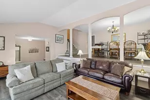 2207 E Michael Manor Ln, Arlington Heights, IL 60004 - Photo 4