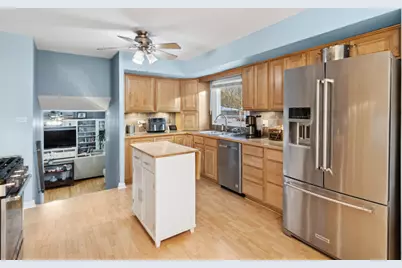 2207 E Michael Manor Lane, Arlington Heights, IL 60004 - Photo 10