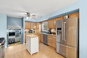 2207 E Michael Manor Ln, Arlington Heights, IL 60004 - Photo 10