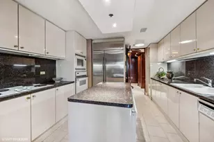 100 E Huron St, Chicago, IL 60611 - Photo 8