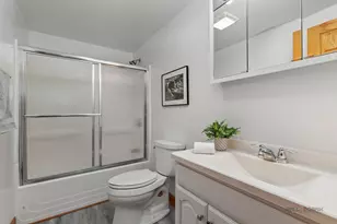 37181 N Fox Hill Dr, Wadsworth, IL 60083 - Photo 32