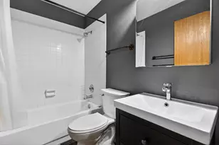 1089 Quaker Hill Ct, Elgin, IL 60120 - Photo 24