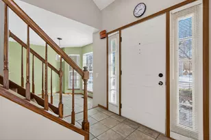 1089 Quaker Hill Ct, Elgin, IL 60120 - Photo 2