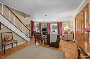 11N575 Rohrssen Rd, Elgin, IL 60120 - Photo 6