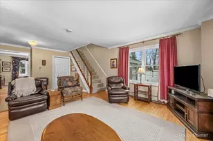 11N575 Rohrssen Rd, Elgin, IL 60120 - Photo 8