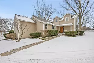11N575 Rohrssen Rd, Elgin, IL 60120 - Photo 4