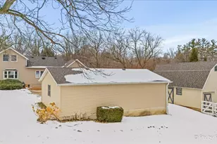 11N575 Rohrssen Rd, Elgin, IL 60120 - Photo 54