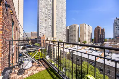 3900 N Pine Grove Avenue #911, Chicago, IL 60613 - Photo 10