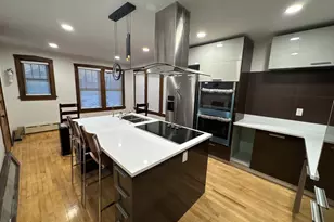 2437 W North Shore Ave, Chicago, IL 60645 - Photo 6