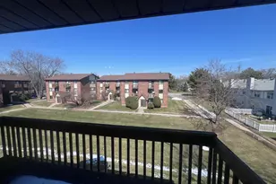 417 Berkshire Dr, Crystal Lake, IL 60014 - Photo 4