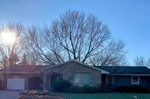 712 Kelley Dr, Rochelle, IL 61068 - Photo 1