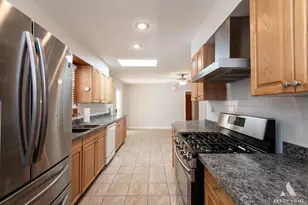 621 Clearmont Dr, Elk Grove Village, IL 60007 - Photo 8