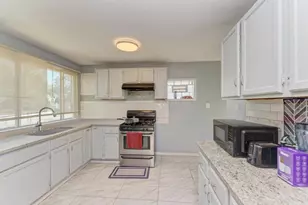 9760 S Dobson Ave, Chicago, IL 60628 - Photo 4