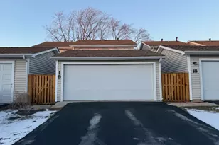 19 Wood Sorrel Pl, Woodridge, IL 60517 - Photo 2