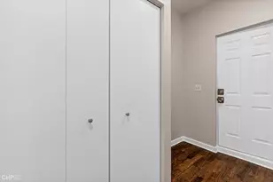 1426 W Walton St, Chicago, IL 60642 - Photo 12