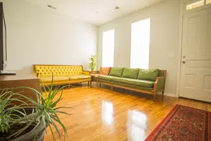 10435 S Corliss Ave, Chicago, IL 60628 - Photo 2