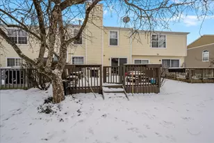 1784 College Green Dr, Elgin, IL 60123 - Photo 2