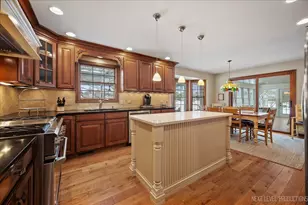 730 Persimmon Dr, Saint Charles, IL 60174 - Photo 10