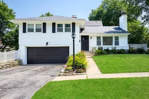 742 W Chestnut St, Hinsdale, IL 60521 - Photo 1