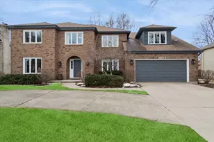 2243 Aster Ct, Naperville, IL 60565 - Photo 2