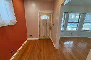 840 N Austin Blvd, Oak Park, IL 60302 - Photo 2