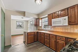 1105 Woodlawn Cir, Waukegan, IL 60085 - Photo 10